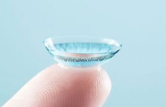 Kính áp tròng  và những điều bạn cần biết 